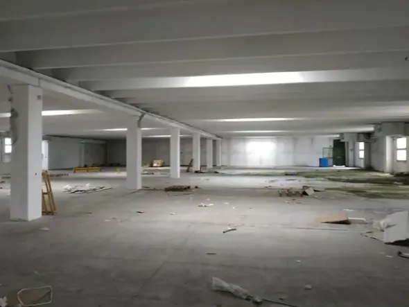 #10877 Capannone commerciale con ampia area parcheggio