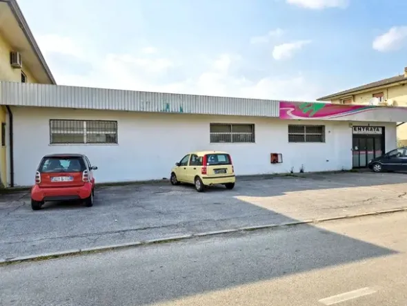 #2515037 Capannone commerciale con appezzamenti di terreno