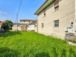 #2515037 Capannone commerciale con appezzamenti di terreno