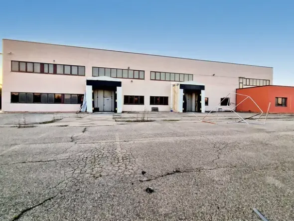 #23073 Capannone commerciale con uffici abitazione e ampia area pertinenziale