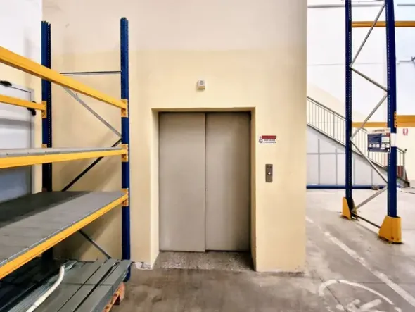 #23073 Capannone commerciale con uffici abitazione e ampia area pertinenziale