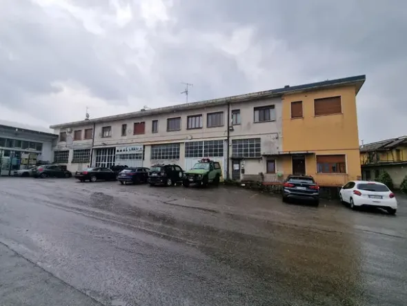 #2536393 Capannone commerciale per molteplici servizi