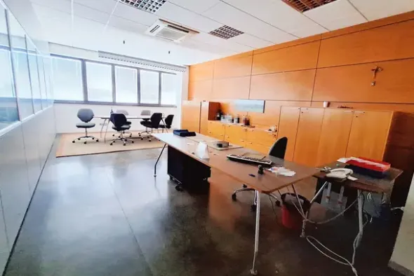 #21368 Capannone con impianto fotovoltaico, arredi e azioni societarie