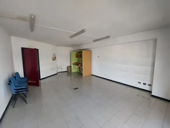 #2639020 Capannone con uffici e ampio piazzale