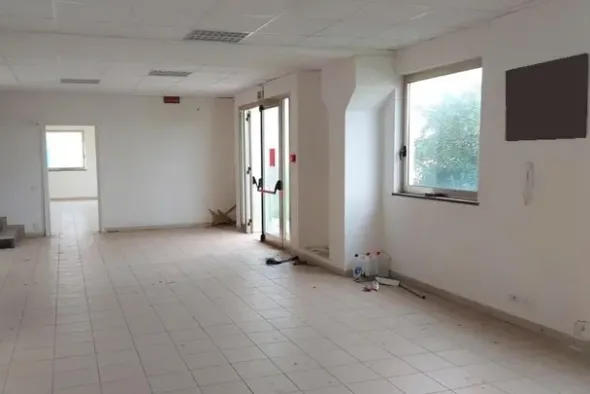 #14888 Capannone con uffici e sala lavorazione
