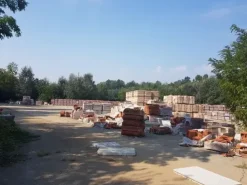 #11193 Capannone con uffici, oltre a cava e terreni agricoli