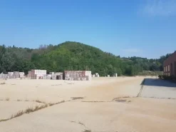 #11193 Capannone con uffici, oltre a cava e terreni agricoli