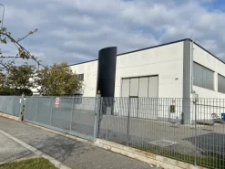 CAPANNONE CON UFFICI PRESTIGIOSI