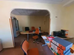 #25699 Capannone di due piani con corte