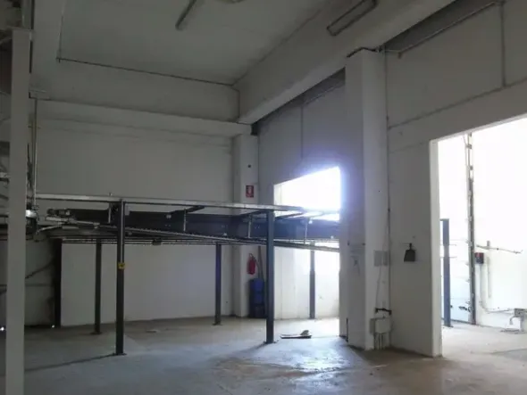 #23522 Capannone industriale con terreni