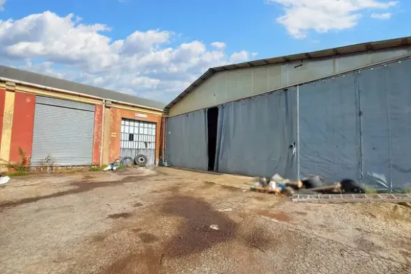 #19502 Capannone industriale con uffici e area di pertinenza