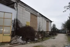 #4414 Capannone su due livelli con uffici e corte