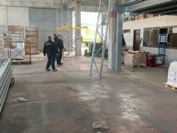 #25143 Capannoni e palazzina uffici in buona parte locati
