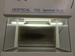 CAPPA A FLUSSO LAMINARE VERTICALE (COD. LAB-CAP-31)