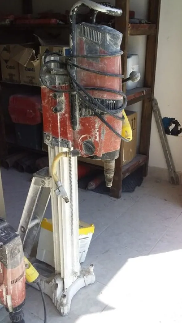19#8421 Carotatrice Hilti DD200