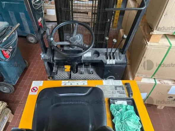 9#9009 Carrelli elevatori