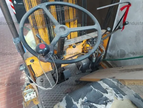7#9351 Carrelli elevatori