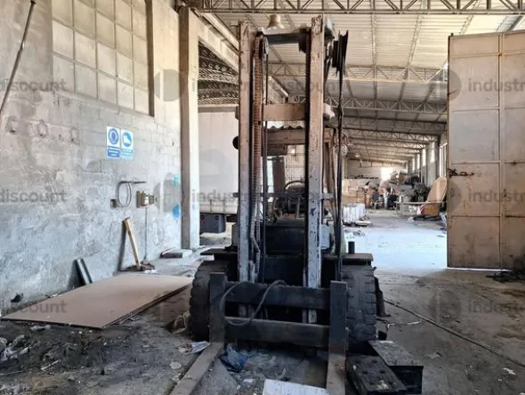 7#9649 Carrelli elevatori Clark e Om