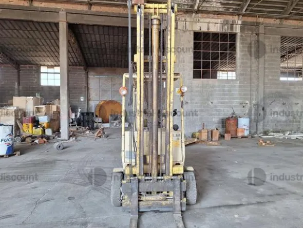 7#9649 Carrelli elevatori Clark e Om