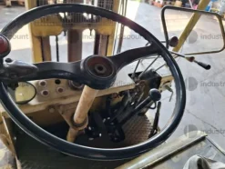 7#9649 Carrelli elevatori Clark e Om