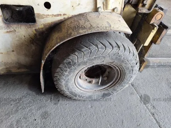 7#9649 Carrelli elevatori Clark e Om
