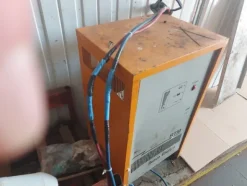 28#7675 Carrelli elevatori trilaterali BT