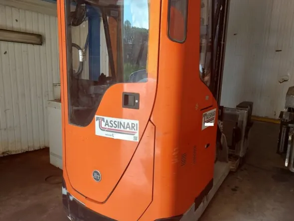28#7675 Carrelli elevatori trilaterali BT