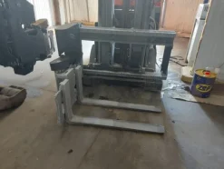 28#7675 Carrelli elevatori trilaterali BT