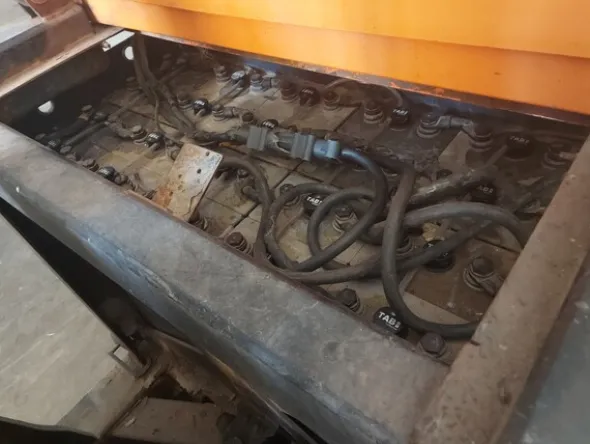 28#7675 Carrelli elevatori trilaterali BT