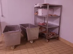 2#4631 Carrelli porta salumi