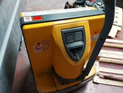 27#7909 Carrello elevatore
