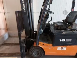 3#9118 Carrello elevatore e lavapavimenti