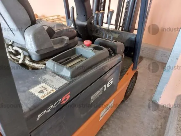 3#9118 Carrello elevatore e lavapavimenti