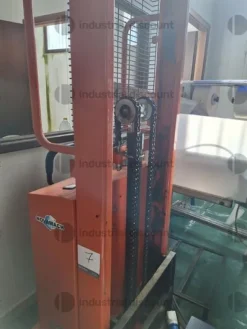 7#8918 Carrello elevatore elettrico NOVAMACH ITALIA Srl