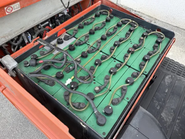 Carrello elevatore elettrico 3 ruote BT Cesab C3 E160