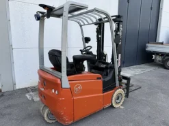 Carrello elevatore elettrico 3 ruote BT Cesab C3 E160