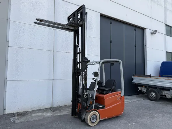 Carrello elevatore elettrico 3 ruote BT Cesab C3 E160