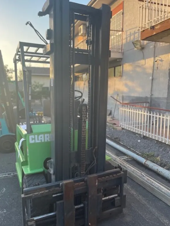 4#7733 Carrello elevatore elettrico Triplex Clark
