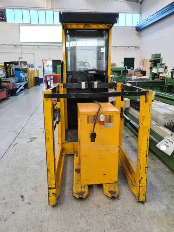 9#8046 Carrello elevatore OM