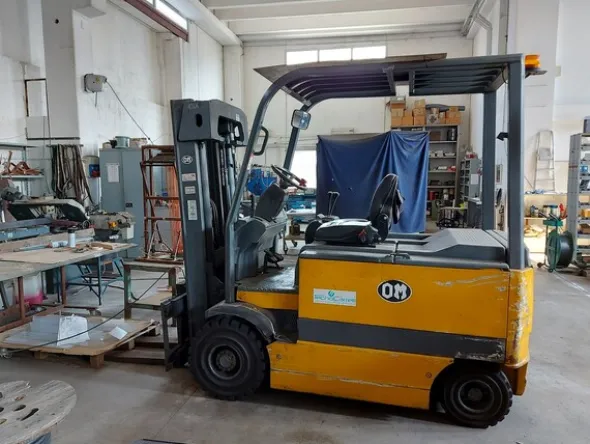 1#7899 Carrello elevatore OM EU30