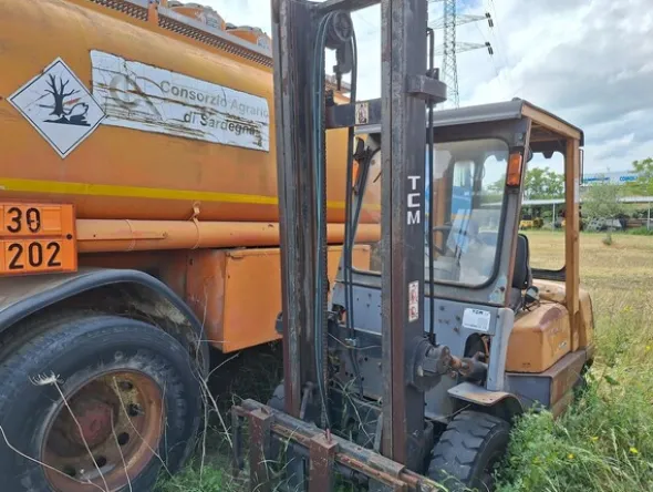 28#8350 CARRELLO ELEVATORE TCM FD