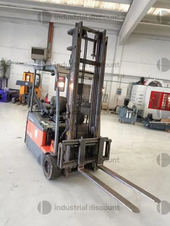 3#9299 Carrello elevatore TOYOTA 7FBEF20