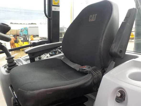 2015 CAT 908M pala gommata
