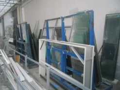 30#6304 Cavalletti porta vetro e vetri vari
