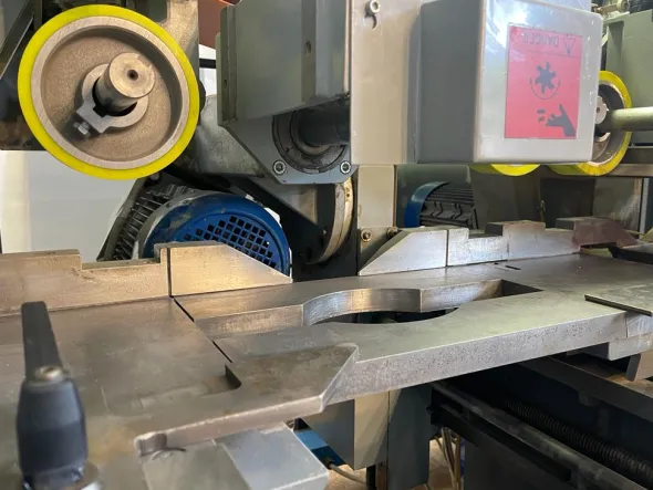 CB1154 - 1611 Scorniciatrice
