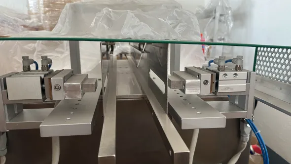 CELLOPHANATRICE SEMI-AUTOMATICA PER PROFUMI