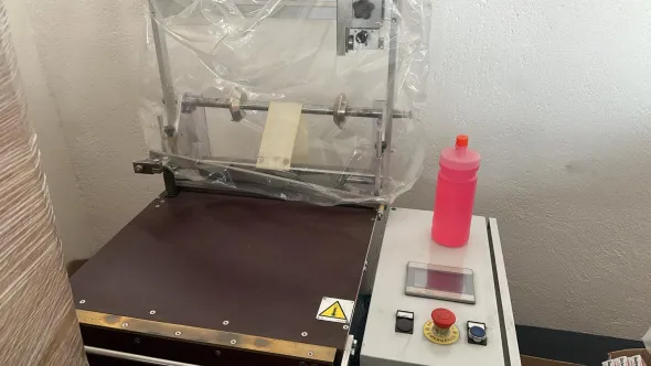 CELLOPHANATRICE SEMI-AUTOMATICA PER PROFUMI