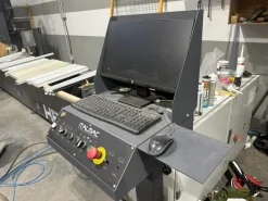 centro di lavoro 5 assi e troncatrice doppia testa
