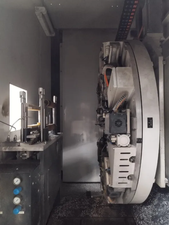 Centro di lavoro per profili ELUMATEC SBZ 628