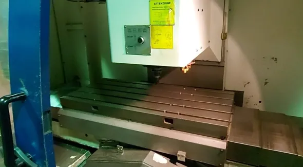 Centro di lavoro verticale 3 assi TOPPER TMV1050A
